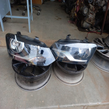 Volkswagen Polo Left and Right Headlight Pair