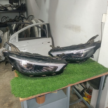 MG ZS EV Left And Right...