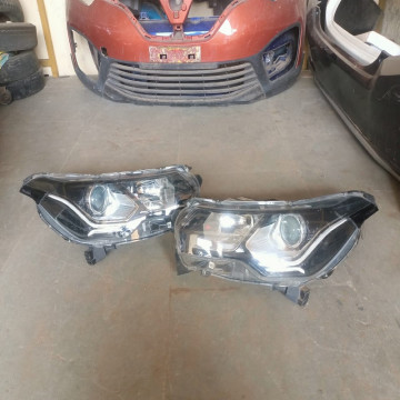 TATA Nexon Left And Right...
